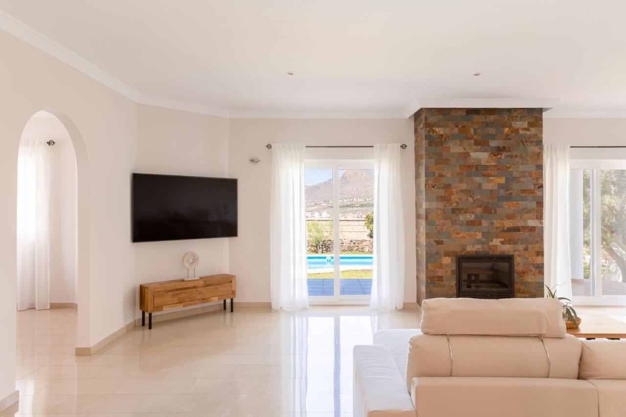 Modern With Private Pool And Mountain Views *