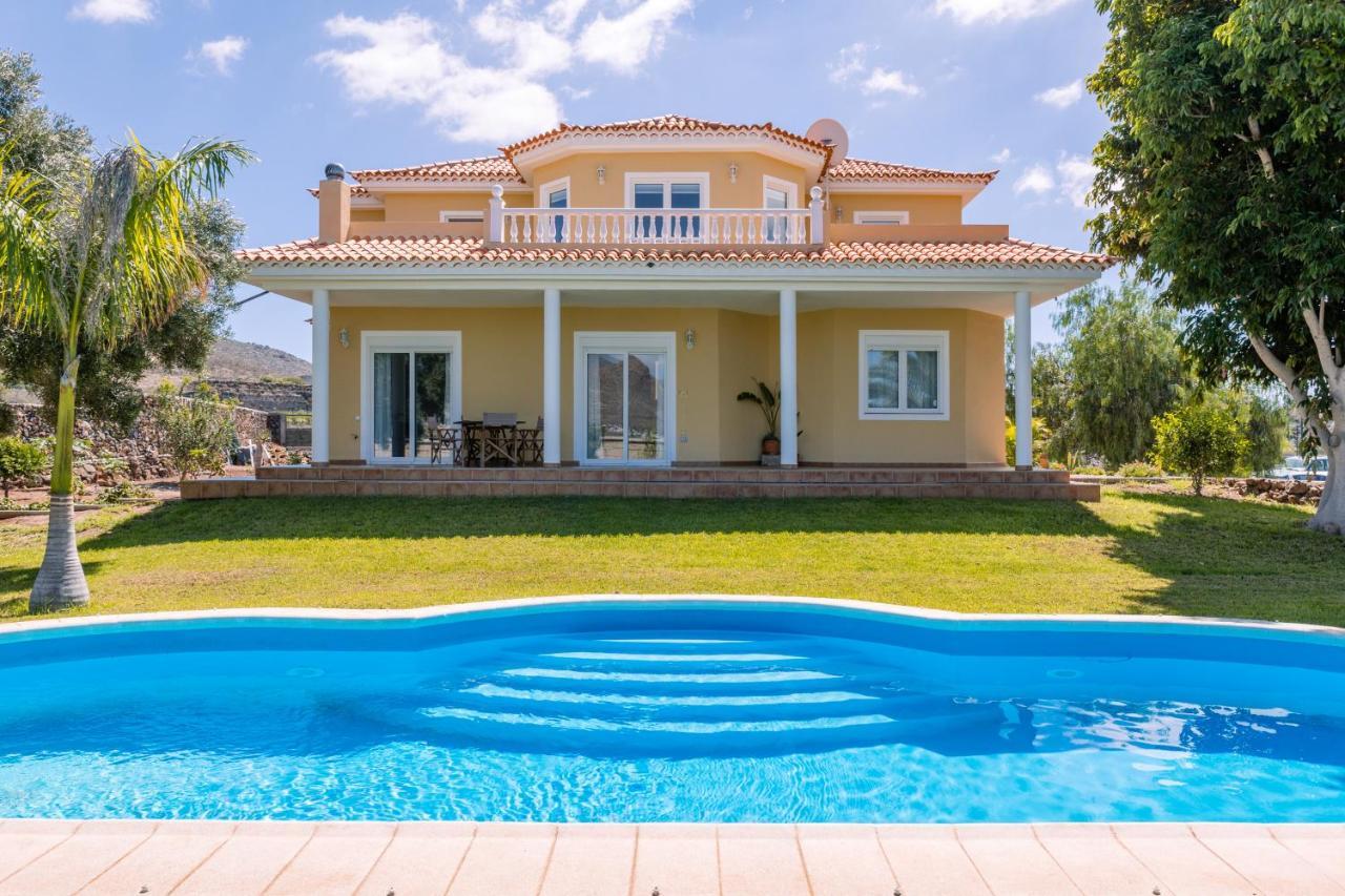 Modern With Private Pool And Mountain Views Villa